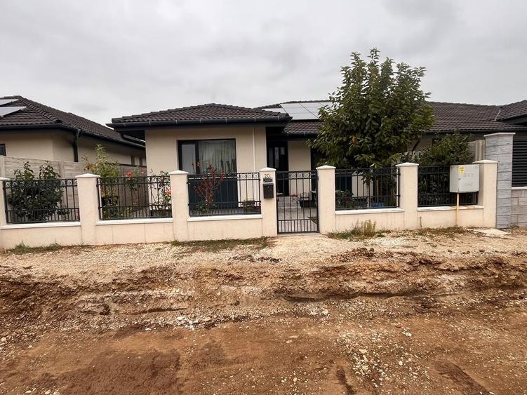 Casă cu 3 camere în Sântandrei