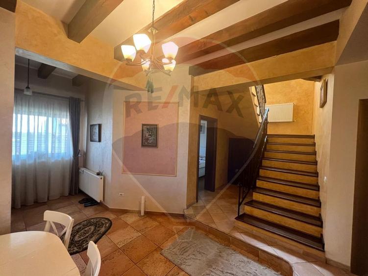 Casă cu 4 camere cu Teren 328 Mp în Golești