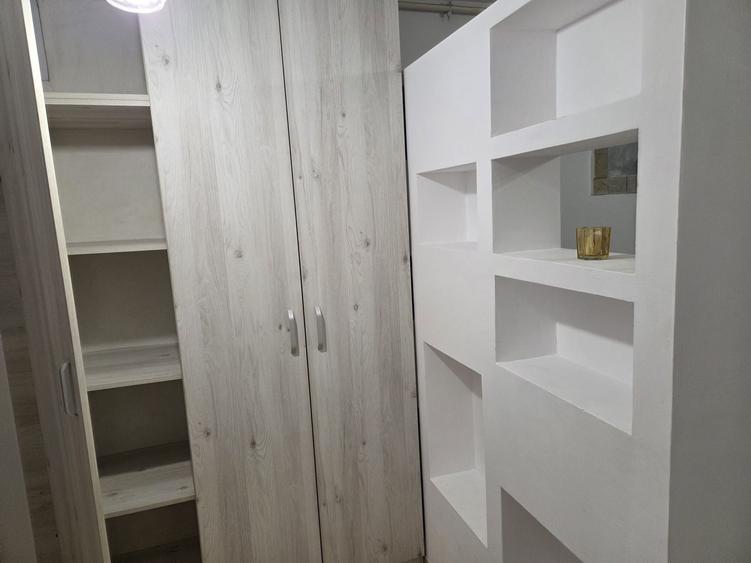 Apartament cu 20 camere semidecomandat în Universitate