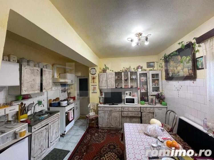 Casă cu 8 camere cu Teren 260 Mp în Central