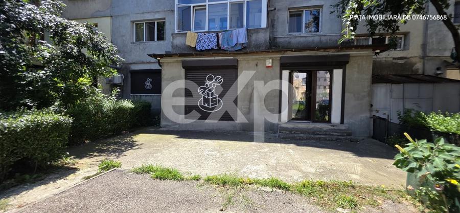 Apartament cu 3 camere semidecomandat, mobilat în Micro 11