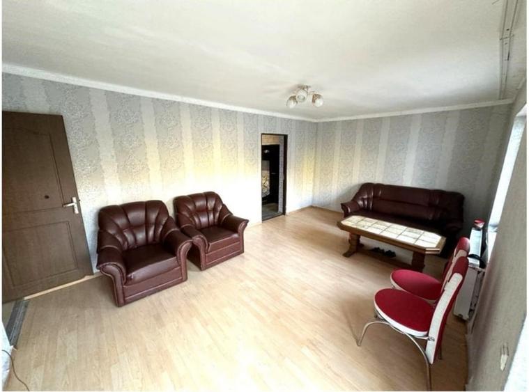 Apartament cu 3 camere semidecomandat, mobilat în Brazda lui Novac