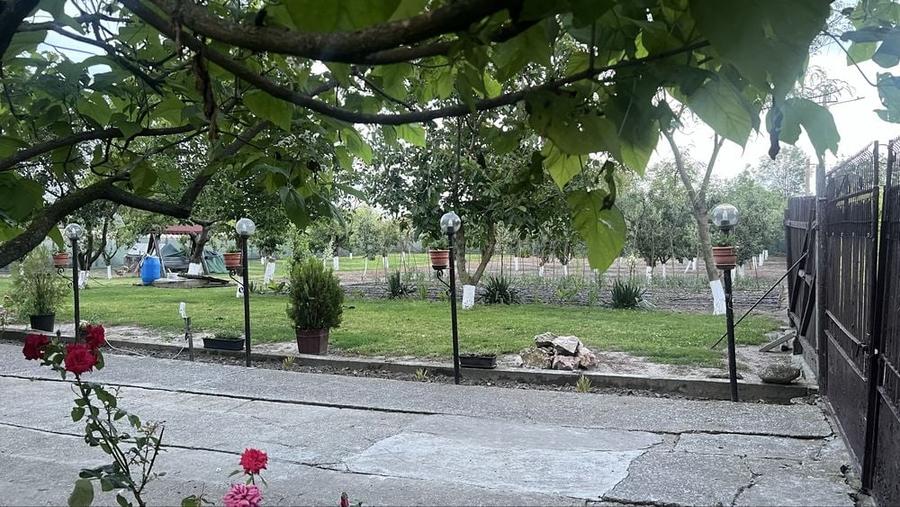 Casă cu 4 camere în Gherghița