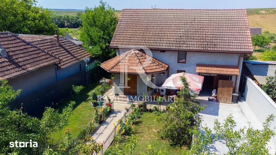 Casă cu 3 camere cu Teren 1068 Mp în Vadu Crișului