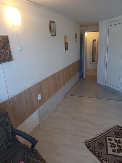 spatiu com stradal - zona centrala - 30 + 12 mp - pret vechi , neindexat - 4
