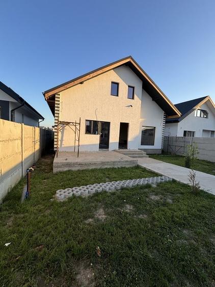 Casă cu 4 camere în Central