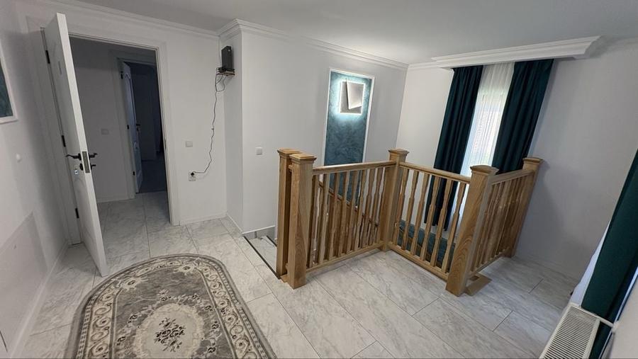 Casă cu 4 camere în Central