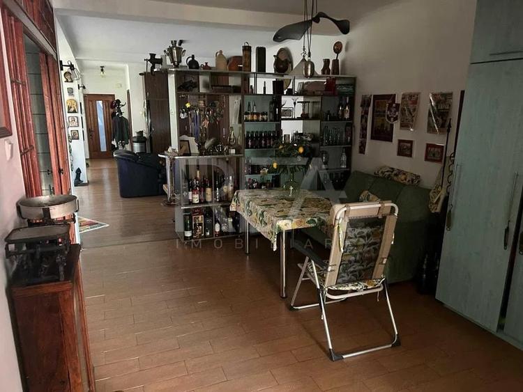 Apartament cu 3 camere semidecomandat, mobilat în Matei Voievod