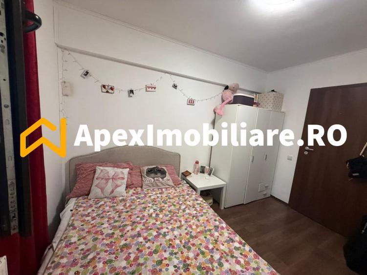 Apartament cu 3 camere decomandat în Titan