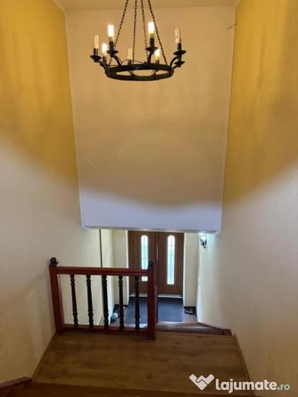 Casă cu 8 camere cu Teren 502 Mp în Castelul Peleș