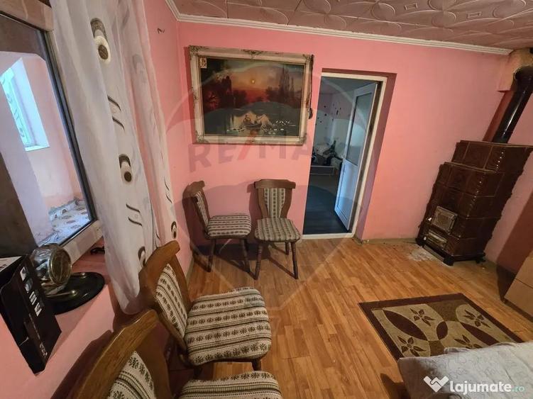Casă cu 4 camere cu Teren 405 Mp în Periferie