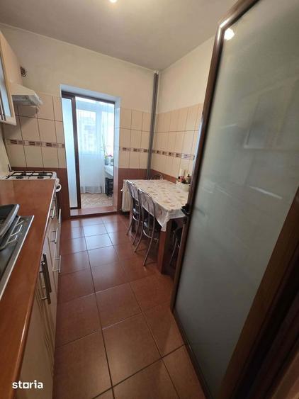Apartament cu 3 camere, mobilat în Central
