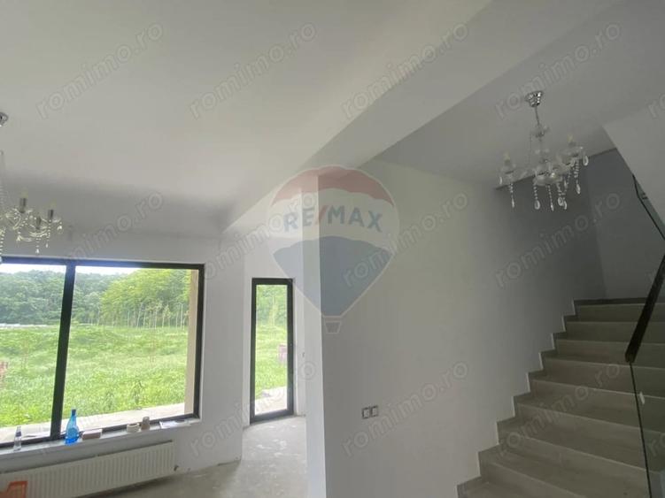 Casă cu 4 camere cu Teren 286 Mp în Ghermănești