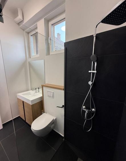 Apartament cu 4 camere, mobilat în Central