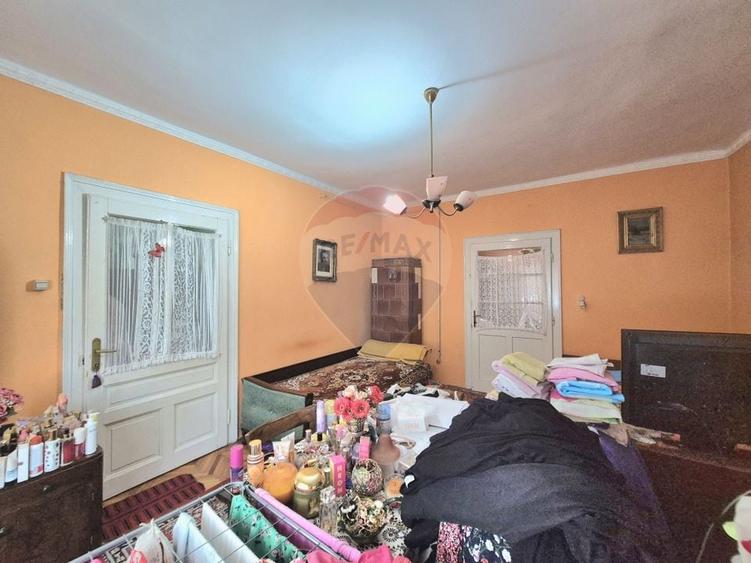 Casă individuală cu 3 camere cu Teren 1100 Mp în Pârneava