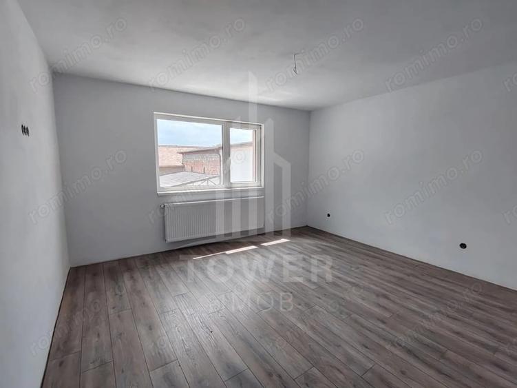 Apartament cu 3 camere decomandat în Turnișor