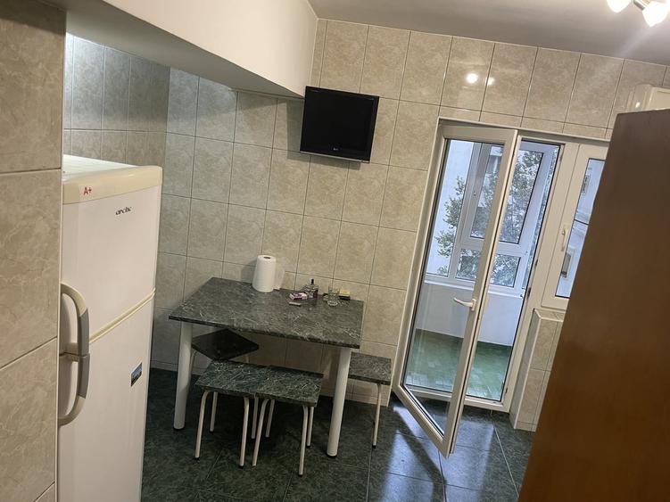 Apartament cu 3 camere decomandat în Unirii