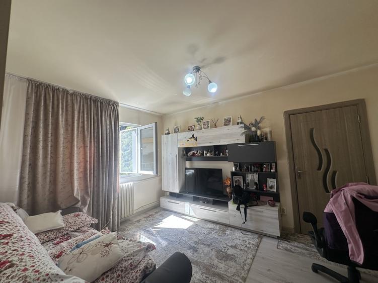 Apartament cu 3 camere semidecomandat, mobilat în Mănăștur