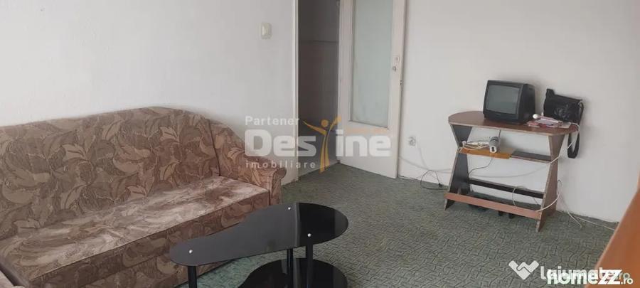 APARTAMENT CU 3 CAMERE IN ZONA MATERNA SITUAT LA ETAJUL 3 BL - 16