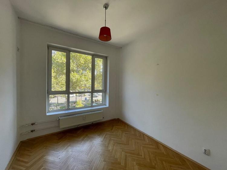 Apartament cu 3 camere decomandat în Universitate