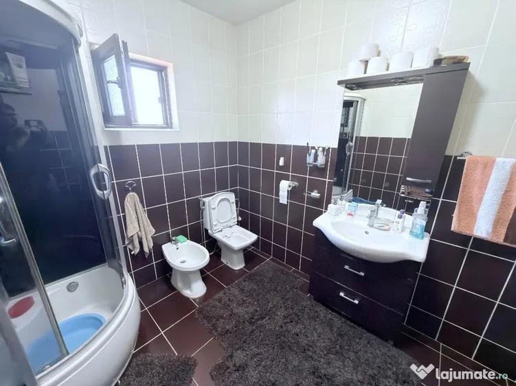 Casă cu 4 camere cu Teren 500 Mp în Central