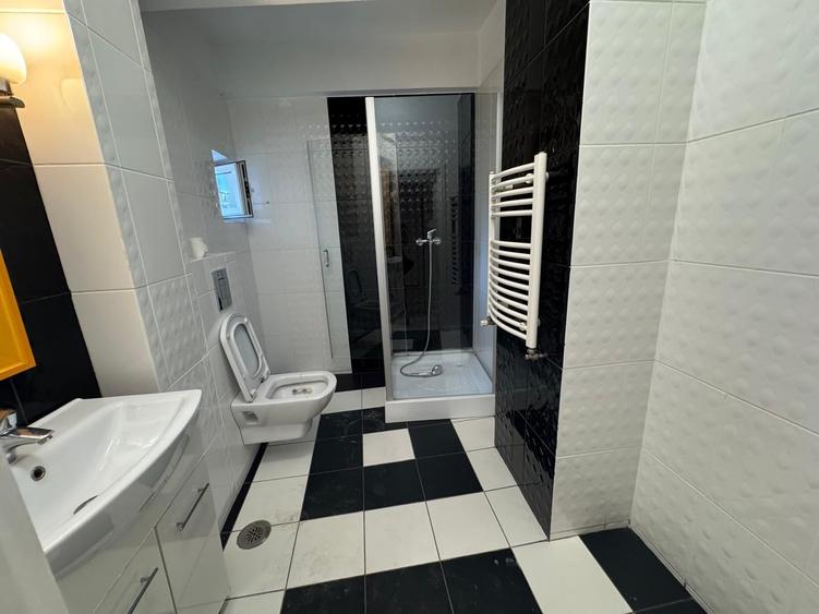 Casă cu 5 camere cu Canalizare în Cotroceni