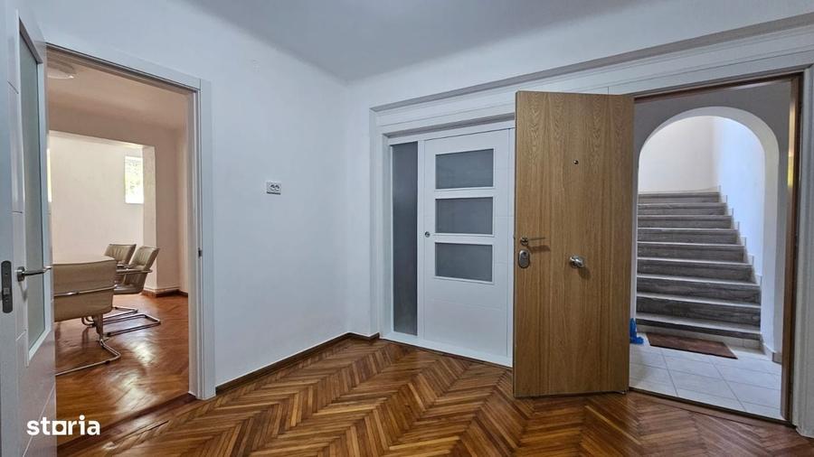 Apartament cu 4 camere în Aviatorilor