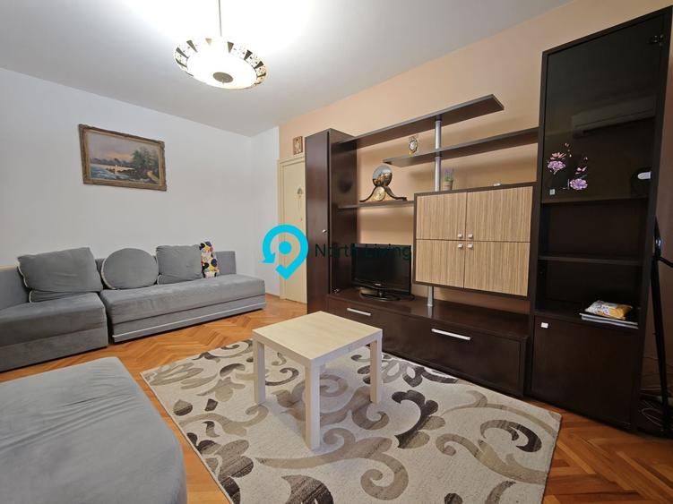 Apartament cu 3 camere semidecomandat în Pajura