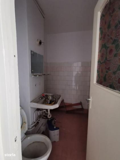 Apartament cu 4 camere decomandat în Central