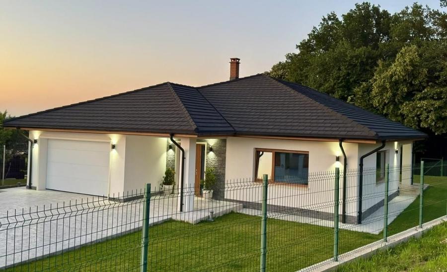 Casă individuală cu 4 camere cu Canalizare în Bârnova