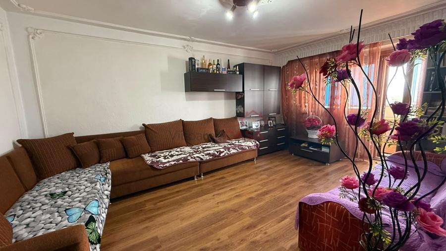 Apartament cu 3 camere decomandat, mobilat în Central