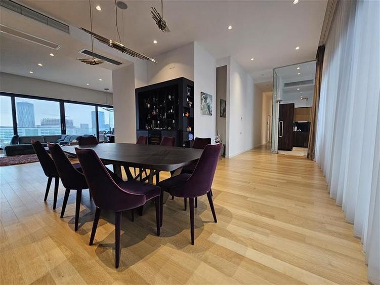 Apartament cu 6 camere decomandat, mobilat în Herăstrău