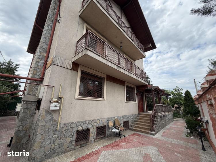 Casă cu 8 camere cu Teren 954 Mp în Andronache