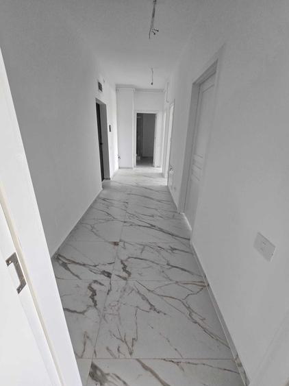 Apartament cu 3 camere decomandat în Lacul Morii