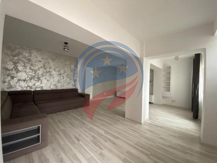 Casă individuală cu 4 camere cu Canalizare în Lăpuș