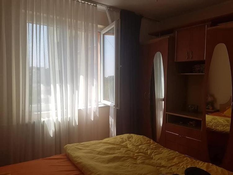 Apartament cu 3 camere decomandat în Teiul Doamnei