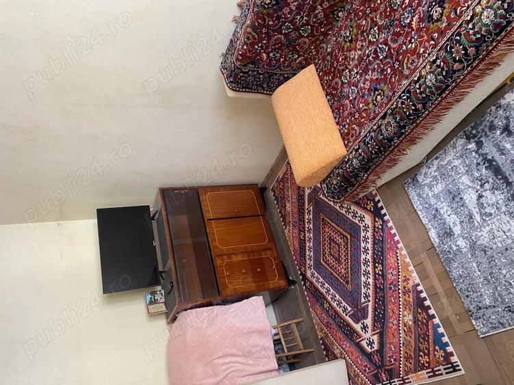 Apartament cu 3 camere semidecomandat în Central