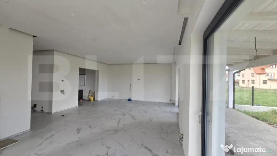 Casă cu 4 camere cu Teren 750 Mp în Păulești