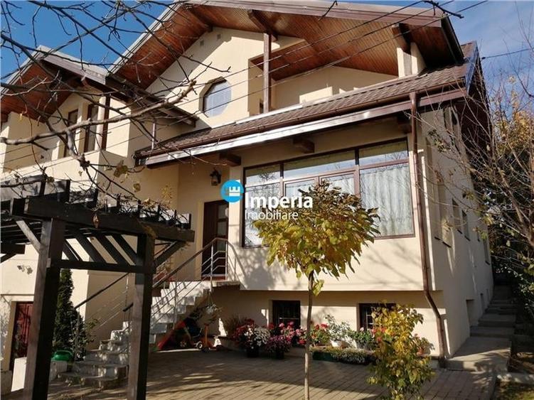 Duplex cu 9 camere cu Canalizare în Popas Păcurari