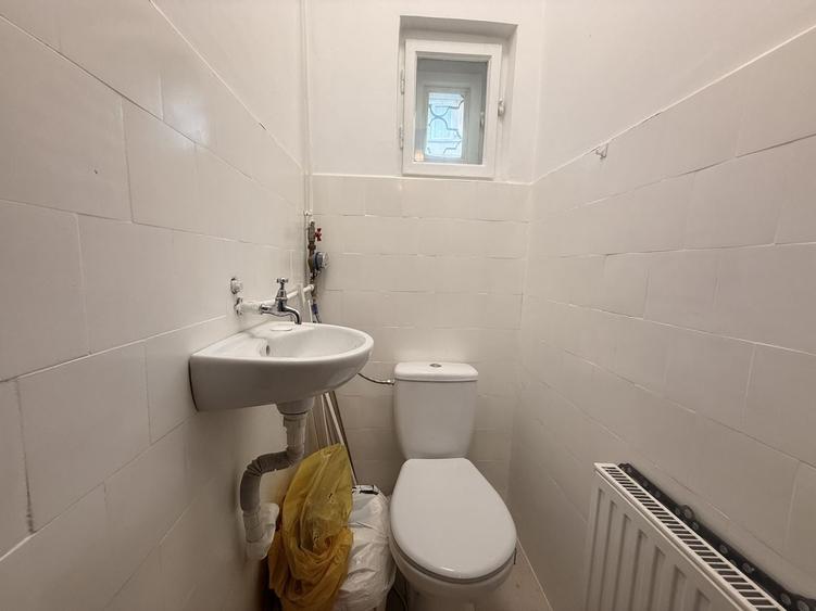 Apartament cu 4 camere semidecomandat în Primăverii