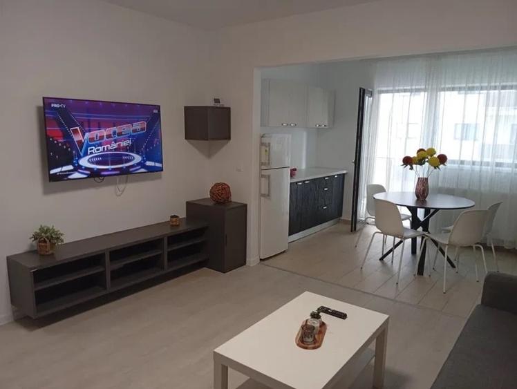 Apartament cu 2 camere semidecomandat, mobilat în Industriilor