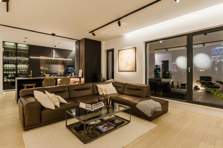Apartament cu 3 camere decomandat în Aviației
