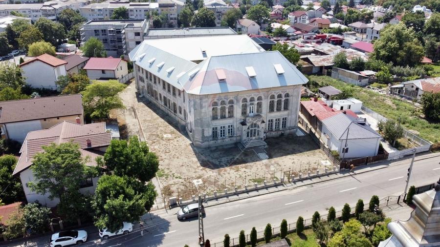Spațiu comercial, de 2,500 mp, în Ultracentral