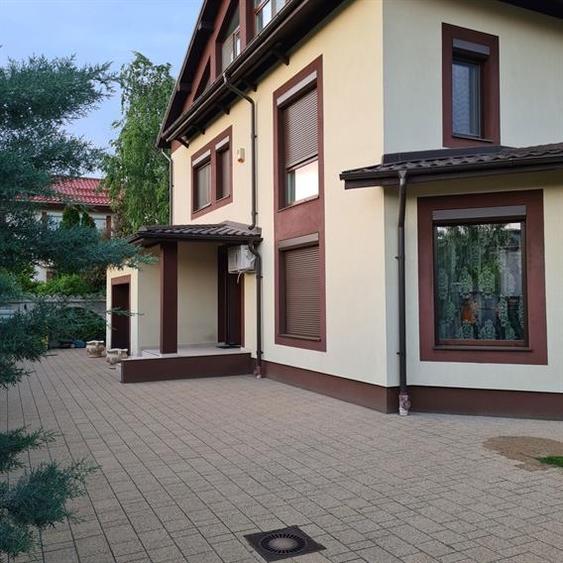 Casă individuală cu 4 camere cu Canalizare în Băneasa