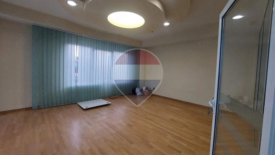 Spațiu comercial, de 880 mp, în Muntenii de Jos