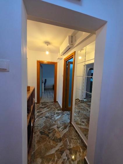 Apartament cu 3 camere decomandat, mobilat în Central