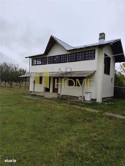 Casă cu 4 camere cu Teren 11250 Mp în Teișani