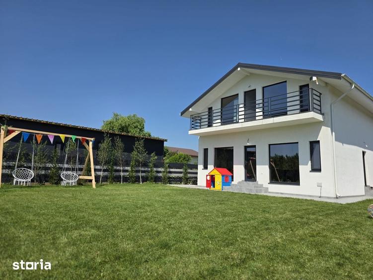 Casă cu 4 camere cu Teren 500 Mp în Domnești