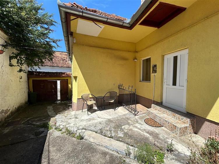 Casă individuală cu 2 camere cu Canalizare în Centrul Istoric