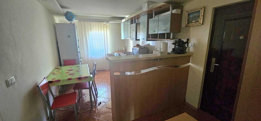 Apartament cu 3 camere decomandat în Tineretului